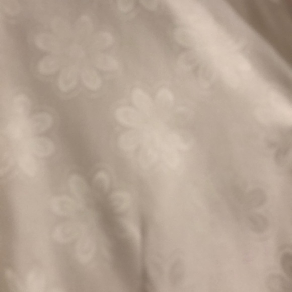 Foxcroft blouse with flowers looks like silk. - Picture 4 of 7